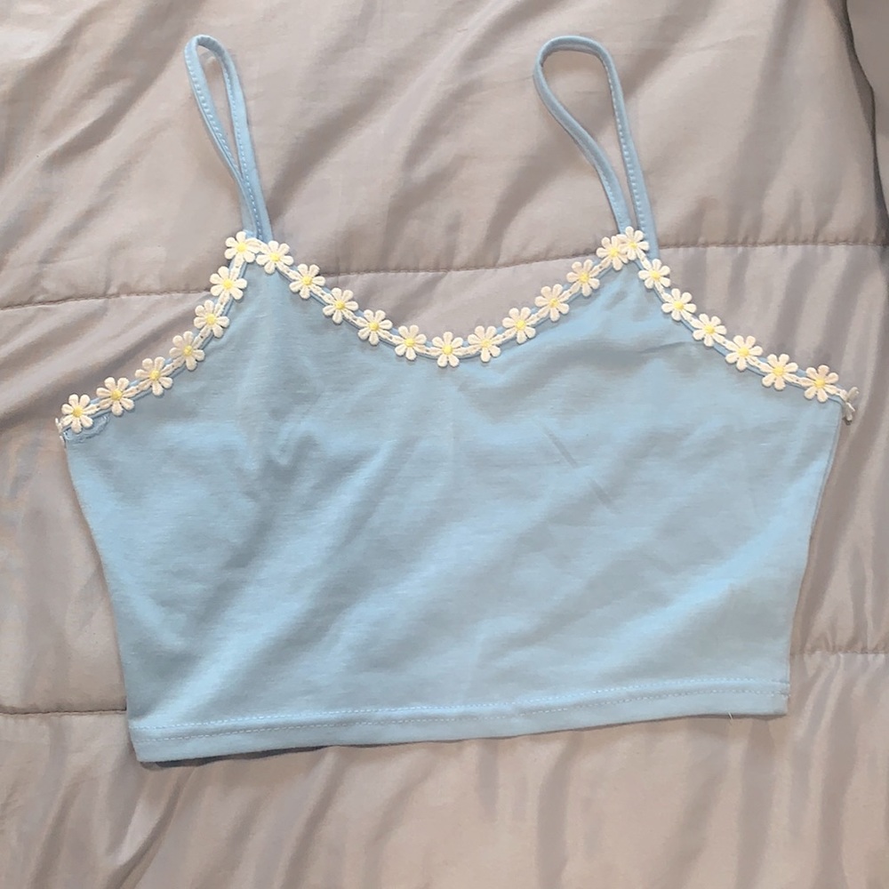 Light blue crop top with rim of daisies